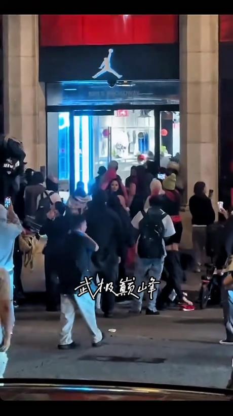 洛杉矶市中心的乔丹商店一夜之间被清空~