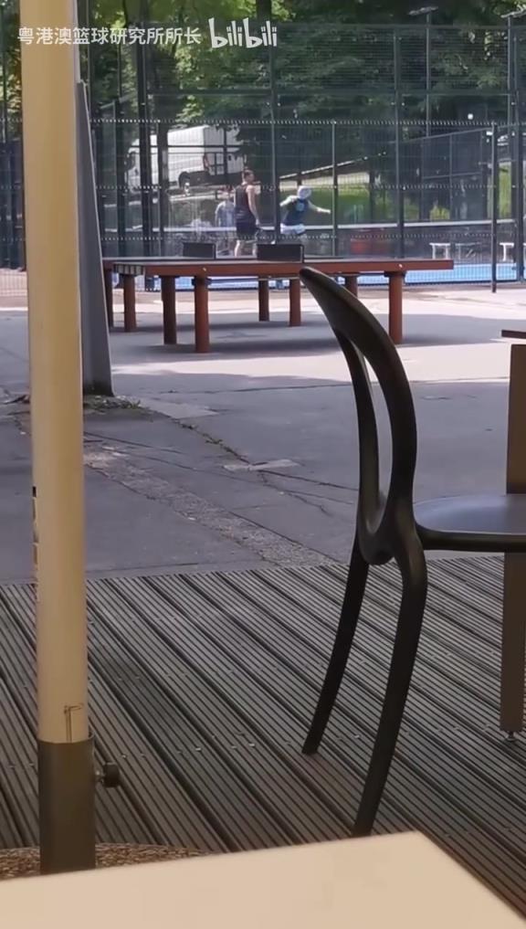 经典项目!东契奇休赛期在家乡斯洛文尼亚打板式网球!