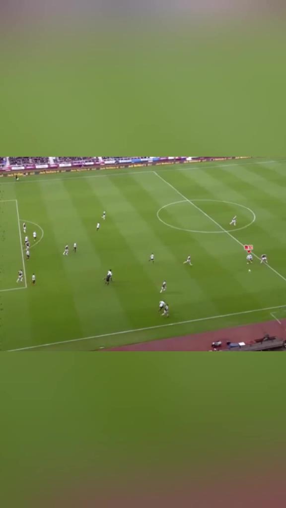 谁说射门一定要到门前?打开八倍镜一样可以进球!