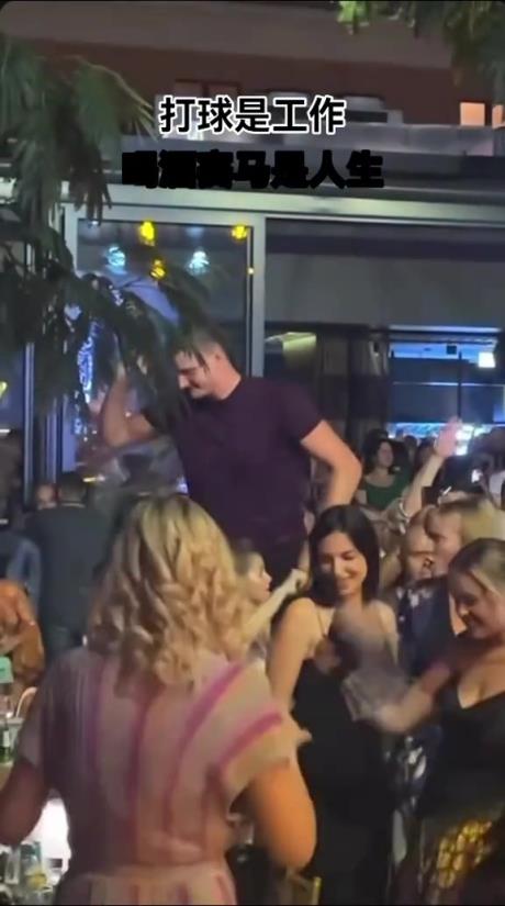 约老师妥妥的人生赢家,利用业余时间打打球赚点钱赛马