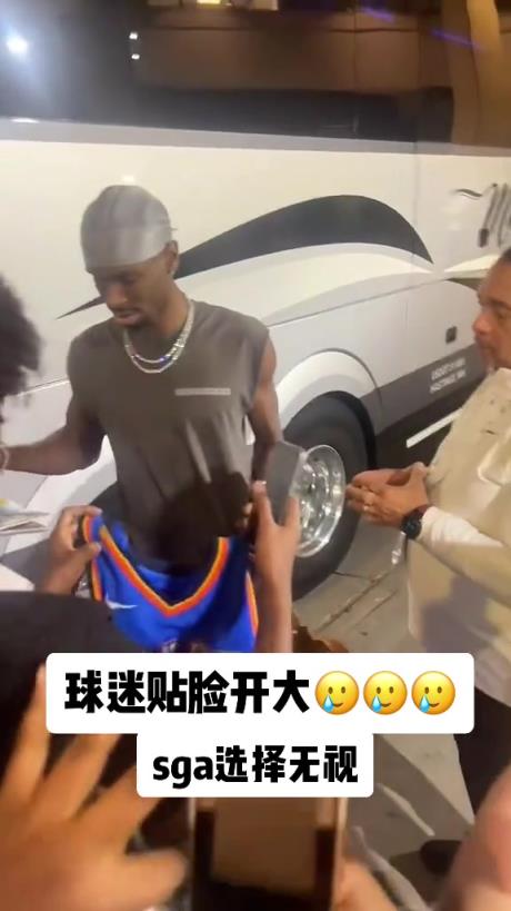 这才是真正的黑子!直接贴脸开大。