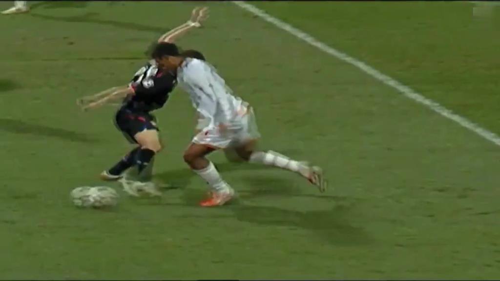 残暴!小曼奇尼地狱式踩单车过人破门!