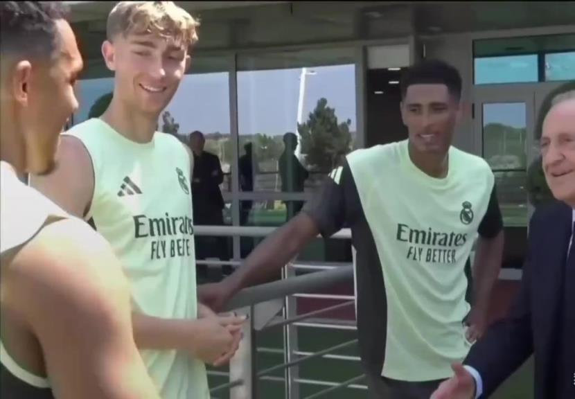 老佛爷探班阿诺德:老队员们没欺负你吧,贝林和莫德里奇得带带你