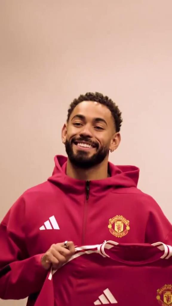 欢迎成为红魔的一员!来看看库尼亚在曼联签约的一天都干什么了