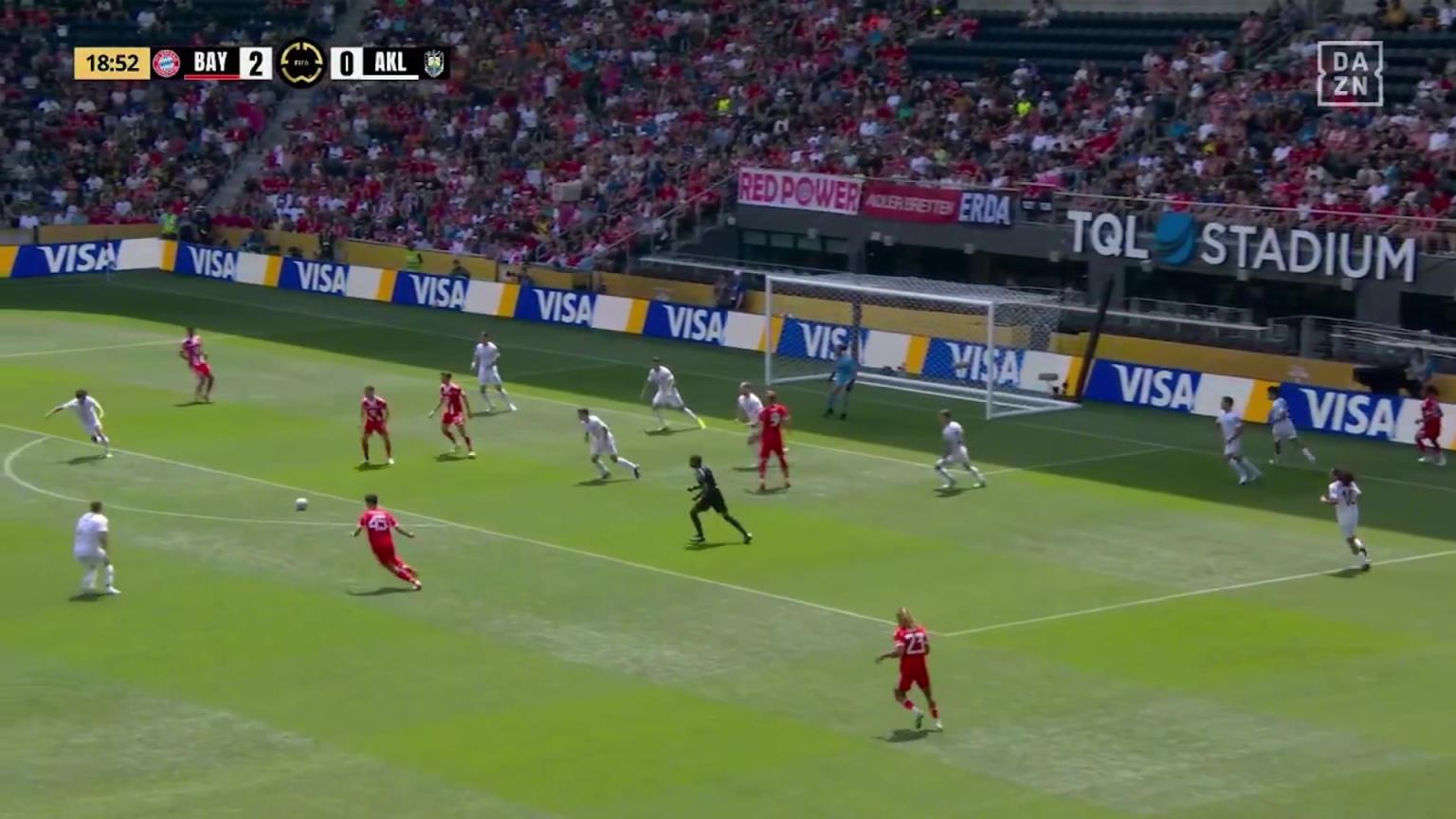 根本停不下来!穆勒连停带过后横传,奥利塞包抄空门得手!