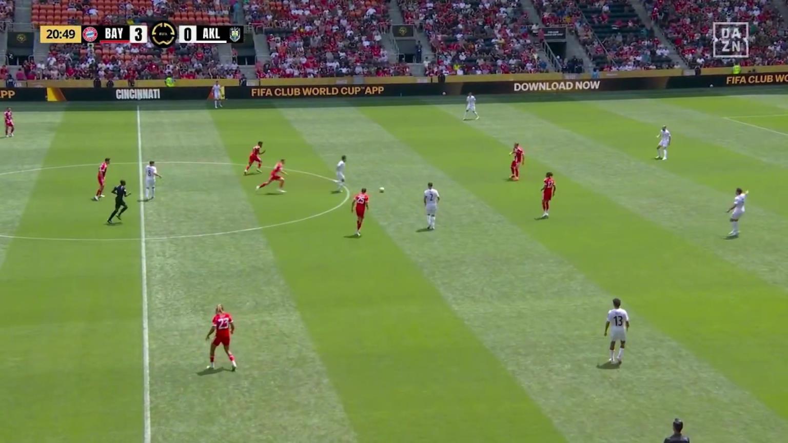 惨案预定!科曼面对多人包夹冷静推射破门,拜仁21分钟4球领先