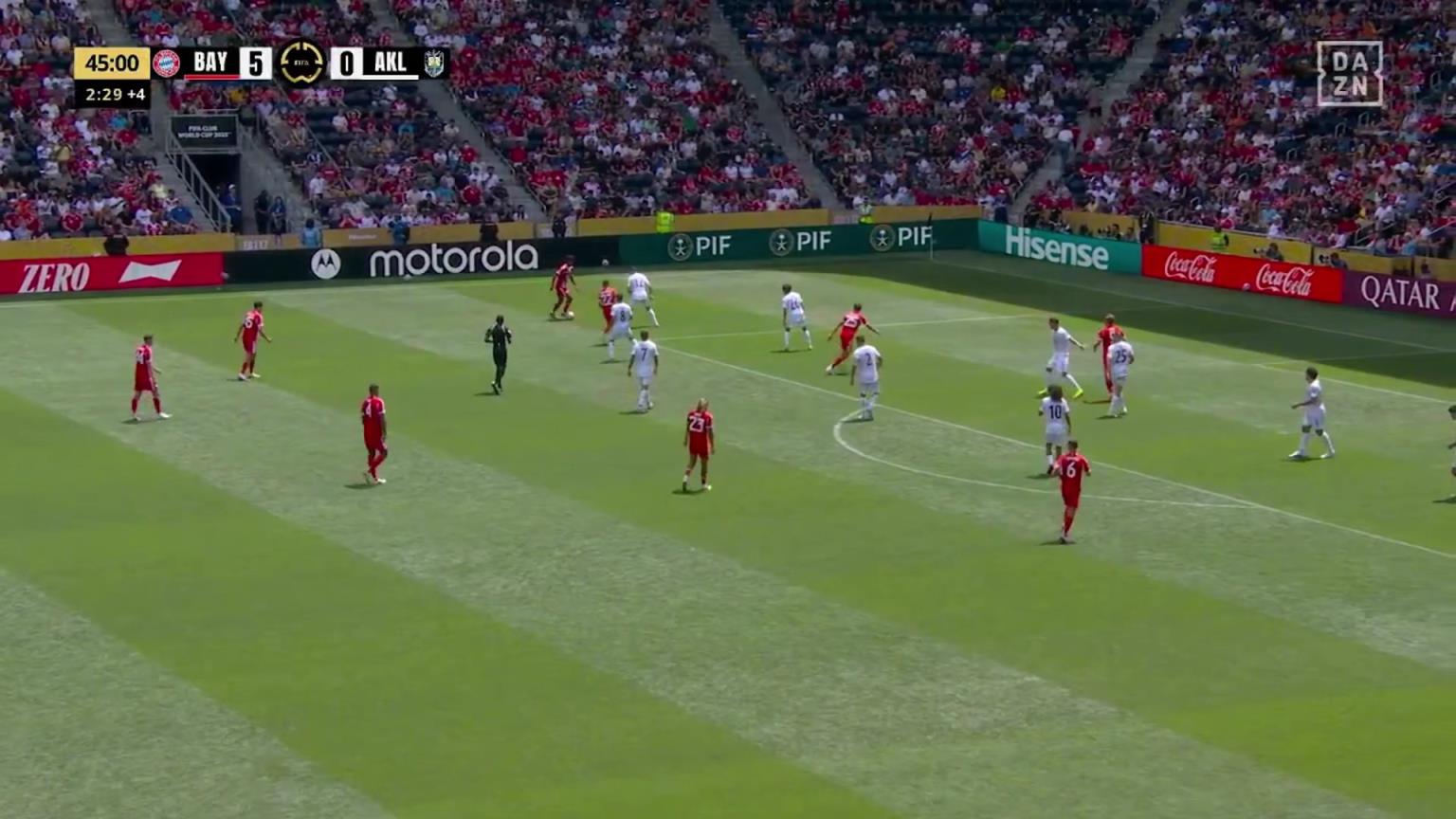 表现出色!奥利塞内切兜射世界波,半场已经2球2助!