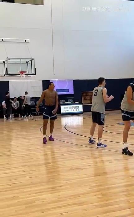 居然能换2将4首轮!贝恩这身材,霸王龙肌肉射手真不是白叫的!