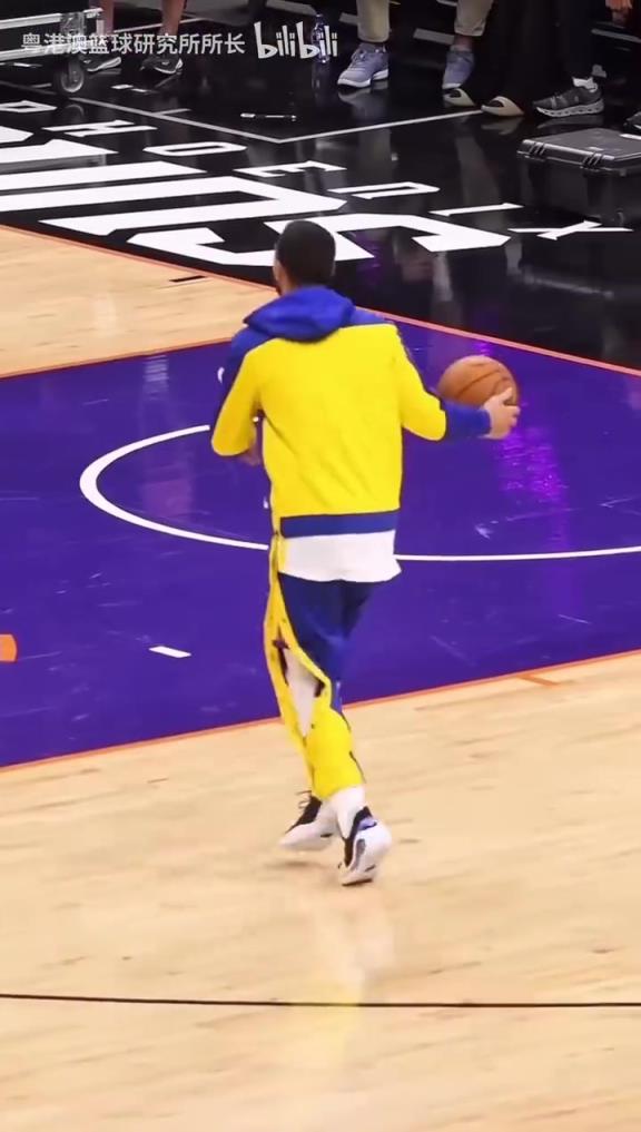 写意!球员们放松状态下的热身动作!谁的动作最有观赏性?