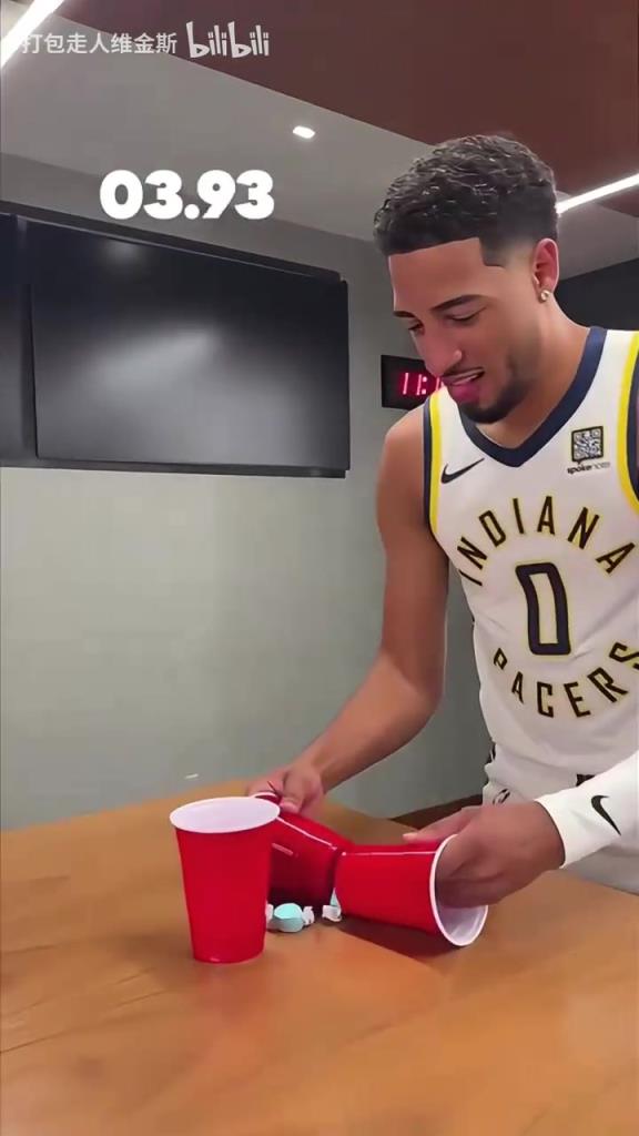 不手残挑战!轻松一刻:一起看哈利伯顿玩降智小游戏!