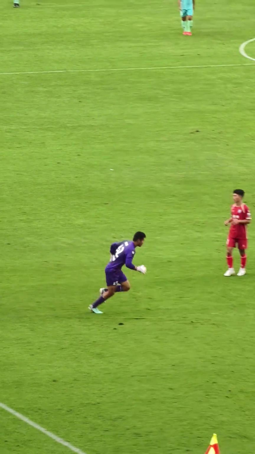 请神诺伊尔!徐州队门将这次出击,职业赛场恐怕也少有人能做到