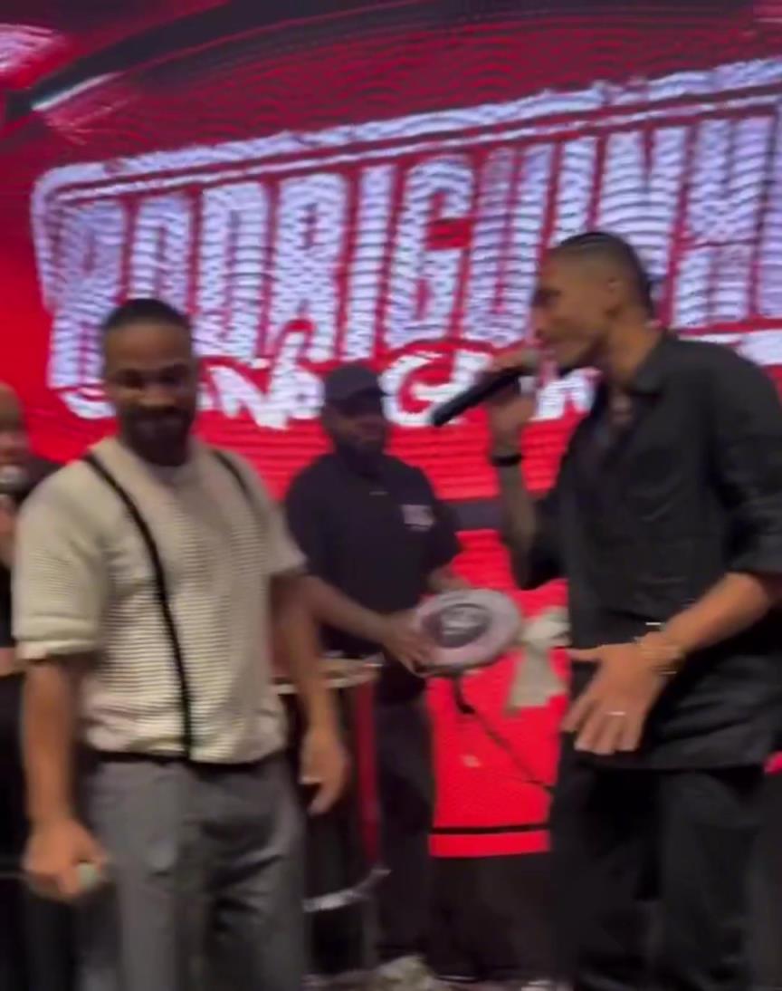 原来拉菲尼亚还很会唱歌！还有什么是这个男人做不到的吗 ☺