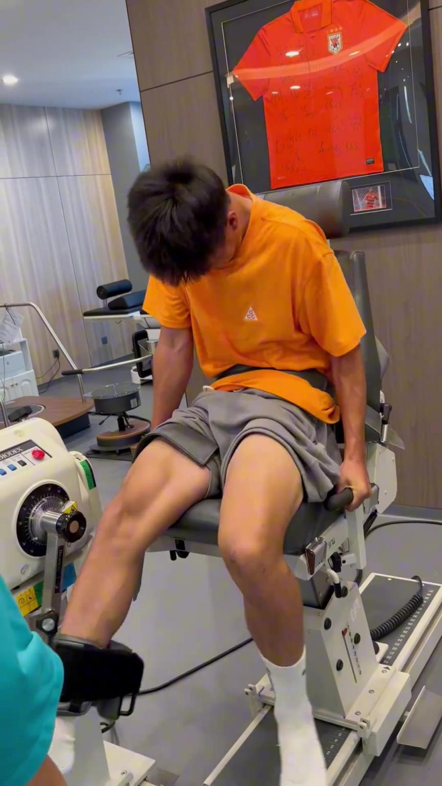 19岁彭啸的等速肌力测试接近满分，这是泰山队未来的后防大闸啊