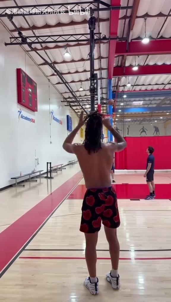 一镜到底!最佳新秀卡斯尔休赛期三分球训练!