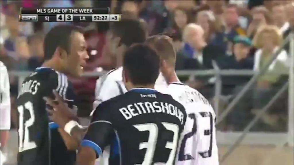 罕见!足坛名场面:贝克汉姆大发雷霆!队友拦都拦不住啊!