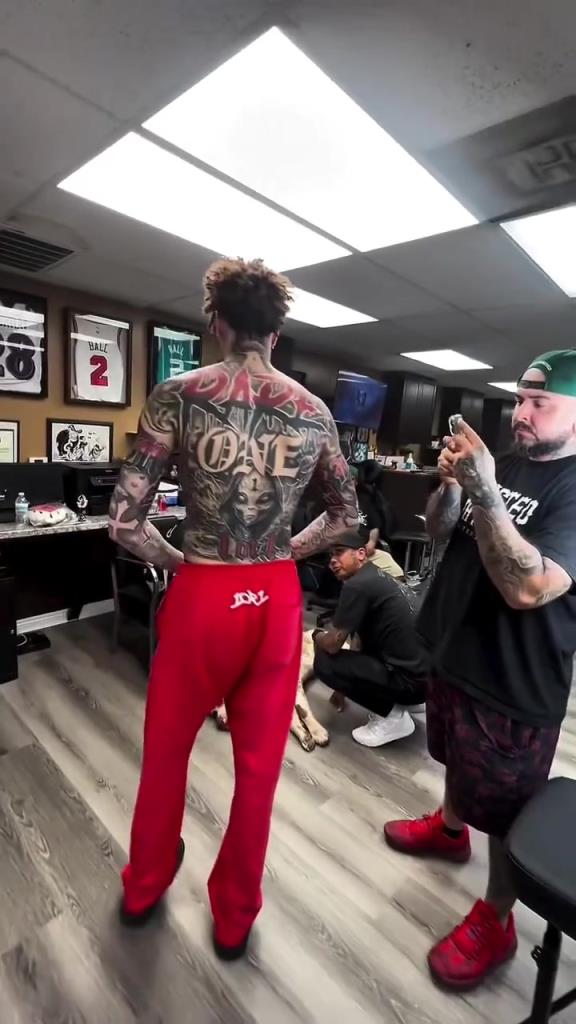 三球休赛期再添新文身!