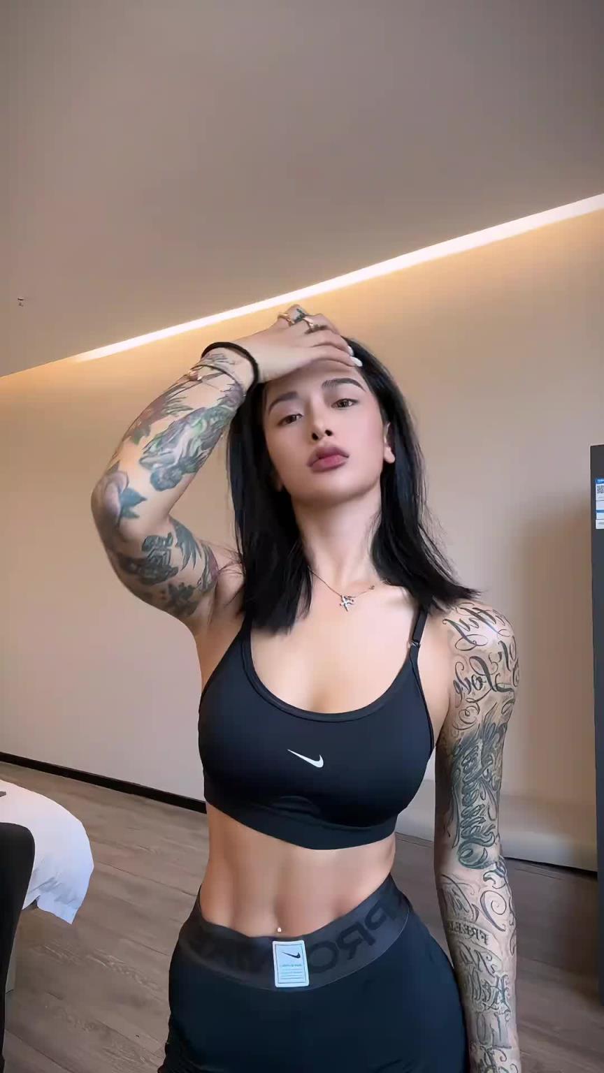 李添荣女友炫腹:小帅哥来咯~!