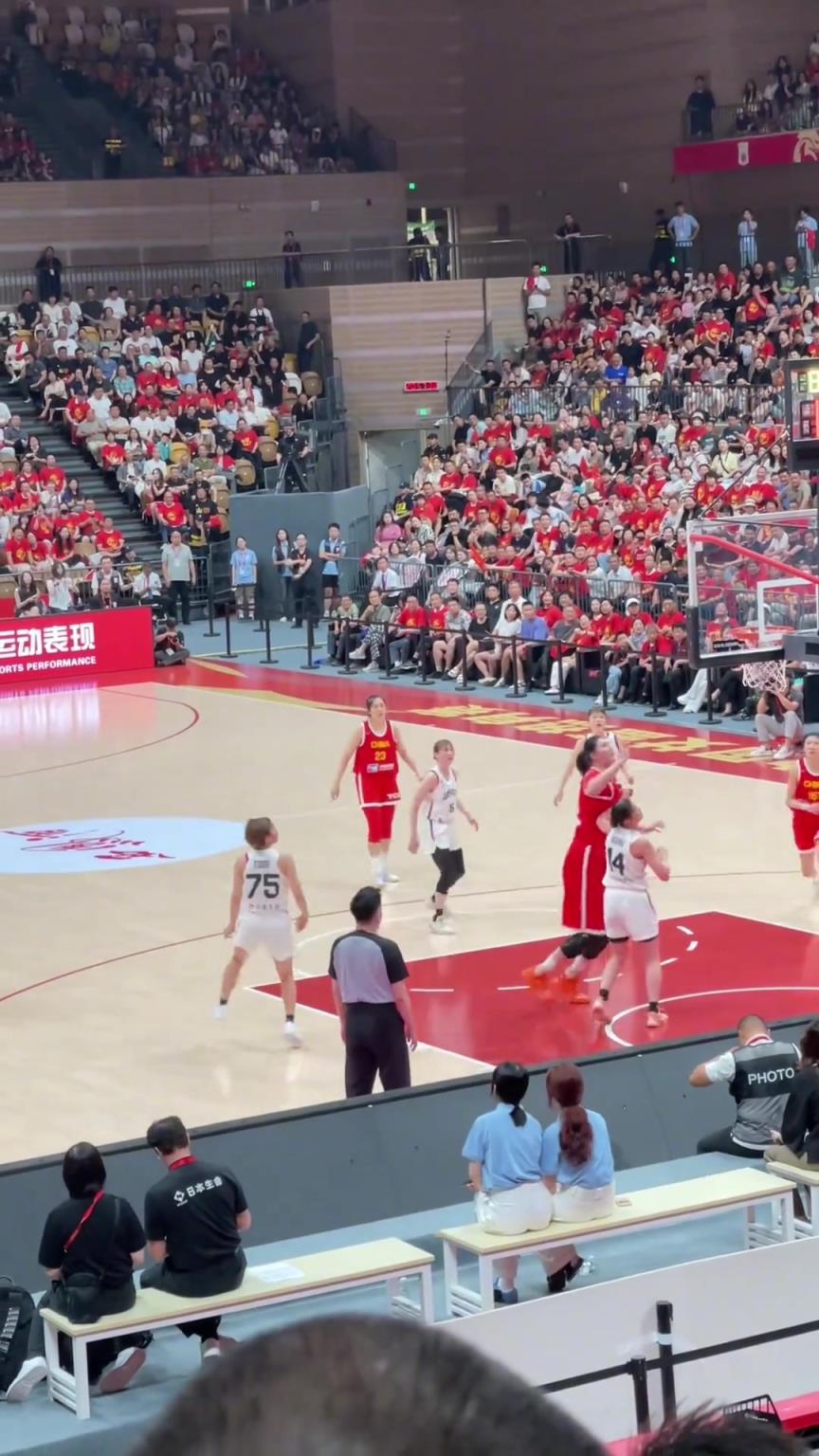 张子宇篮下无敌!