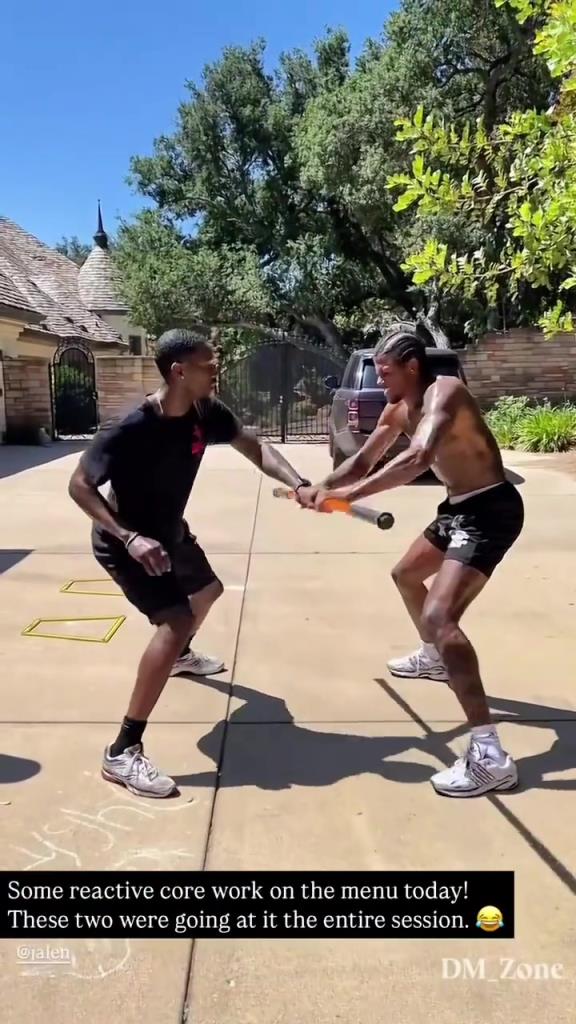 申京投篮力量训练 杰伦格林苦练核心稳定性