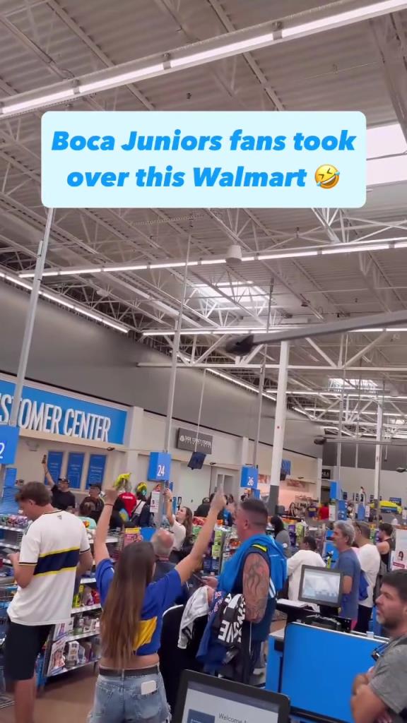 球迷派对!博卡青年的球迷们占领了这家沃尔玛!