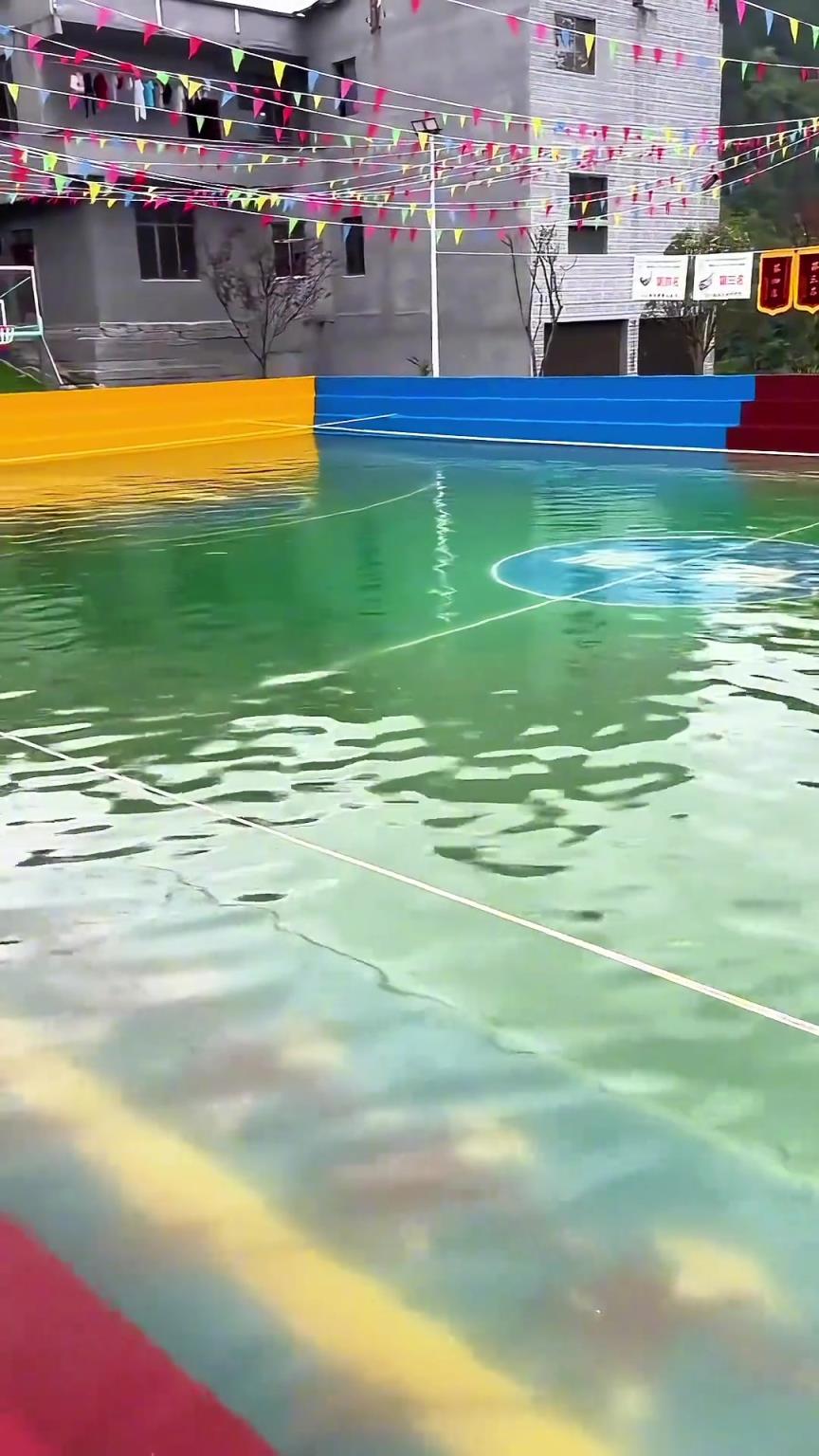 贵州黔东南超会玩,陆地篮球玩不够又来水上篮球!