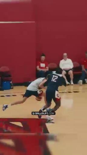 运球晃退霍勒迪紧逼,迎着浓眉进三分,弗拉格怎么也水不了吧?