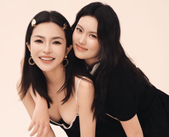 刘维伟糊涂啊!刘维伟老婆晒和两个女儿写真照:我们的全家福2.0版本