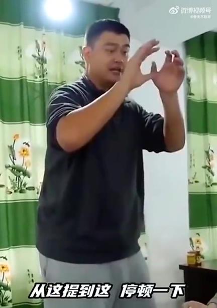 姚明为什么罚球这么准?听听姚明在饭桌上是怎么说的