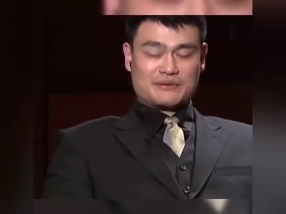 现在的中锋能做到吗!姚明:当年我跑3200米用了13分16秒