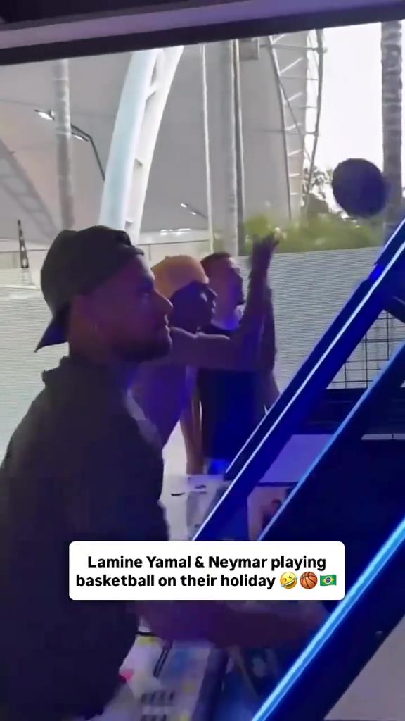 双马尔PK!亚马尔和内马尔玩投篮机