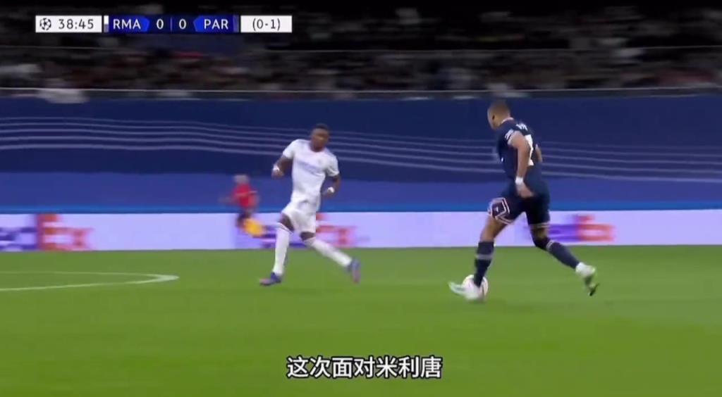 当时的投名状！完全不把阿拉巴当做阻碍，姆巴佩这球太霸气了！