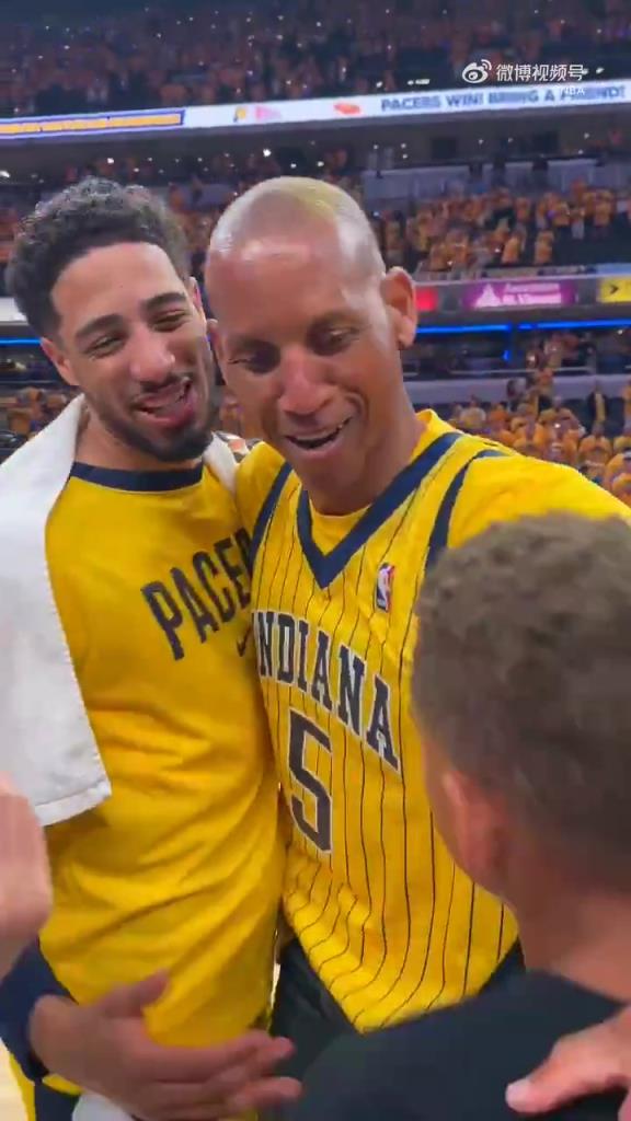 能完成前辈未完成的伟业吗?哈利伯顿G6赛后和雷吉-米勒拥抱