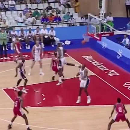 乔丹魔术师奥运梦幻配合!这俩人等同联盟现役的谁?