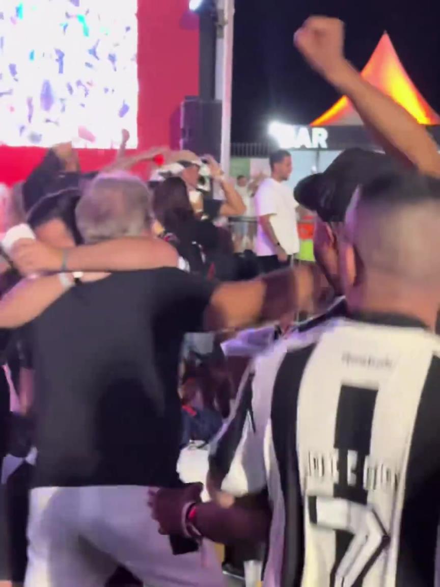 斩落欧冠冠军！博塔弗戈球迷陷入疯狂