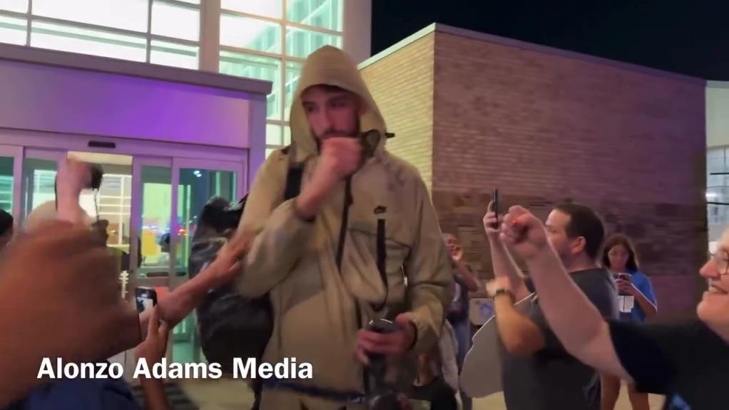 也许是决定未来的一场比赛!G6赛后深夜切特返回OKC独自离开!