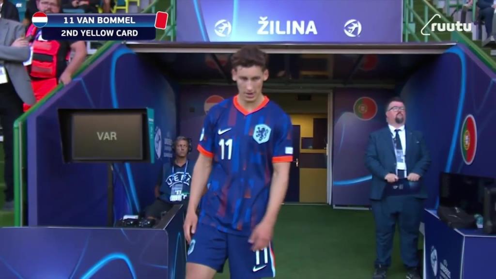 2分钟连吃两黄被罚下!范博梅尔之子鲁本-范博梅尔欧青赛染红!