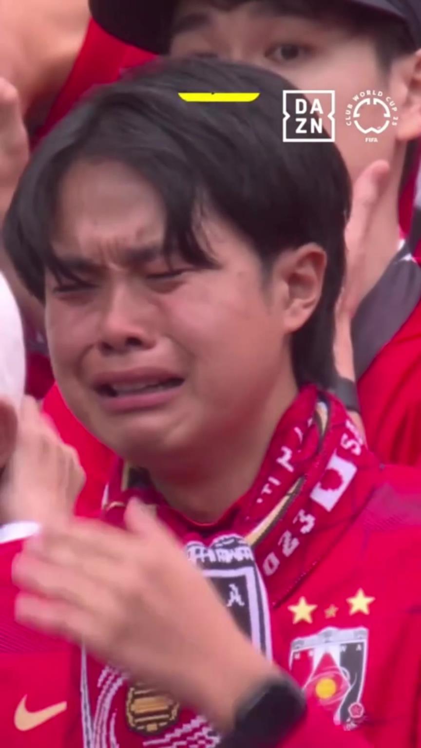 巨难受!球队遭国米逆转出局!浦和红钻球迷伤心痛哭落泪!