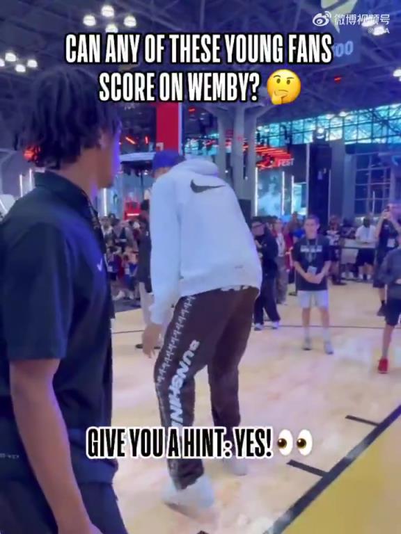 去你的篮球梦!文班亚马面对小球迷,轮番送出残暴大帽