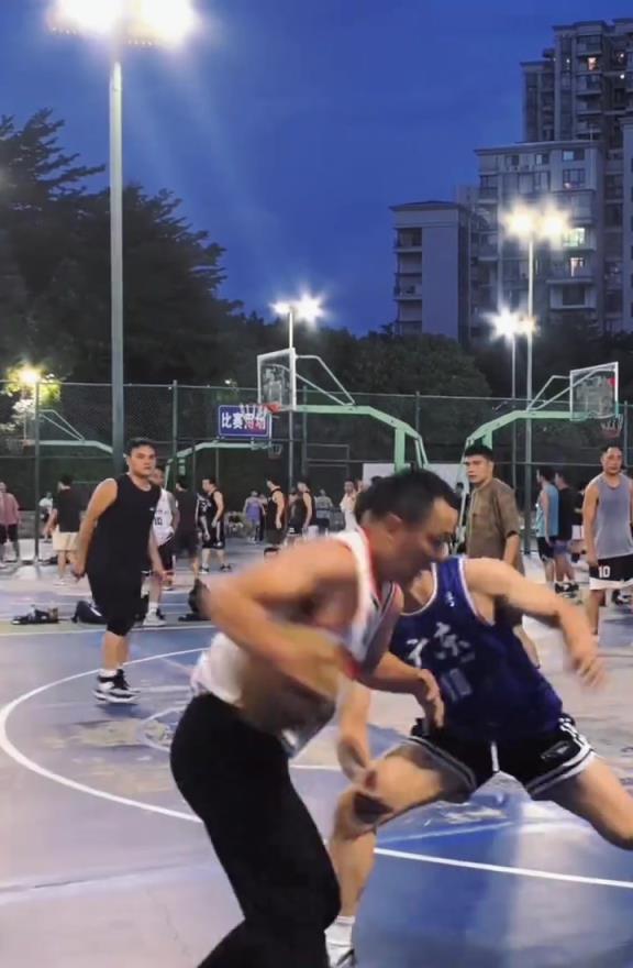 出手之前:这不凯里欧文吗 出手之后:马里昂?