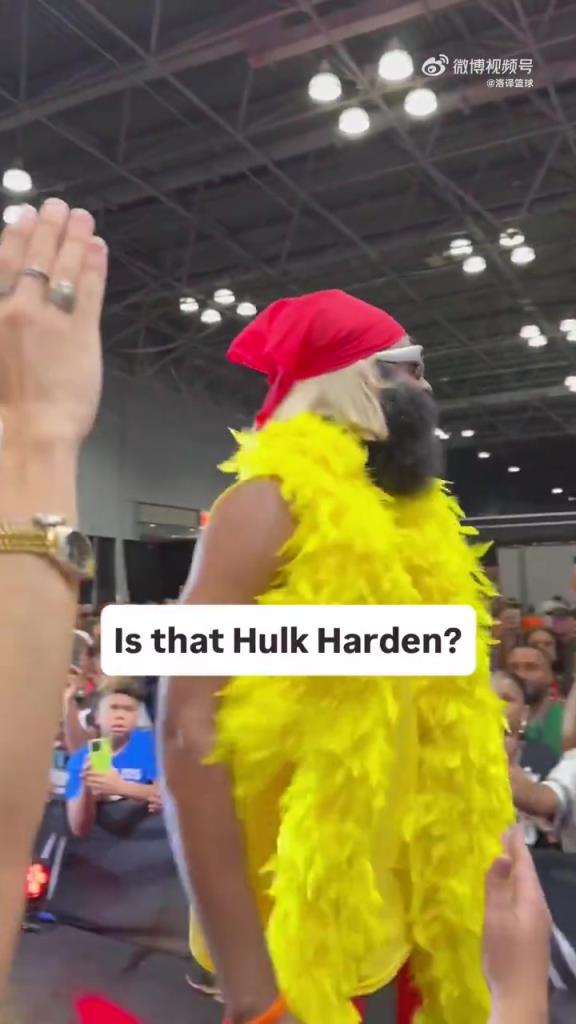 认得出来这是登哥?哈登参加狂欢节,这身装扮跟火鸡一样