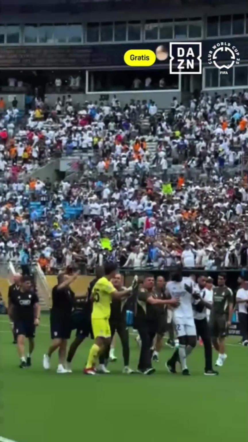 发生了什么?吕迪格赛后与对手起口角冲突!