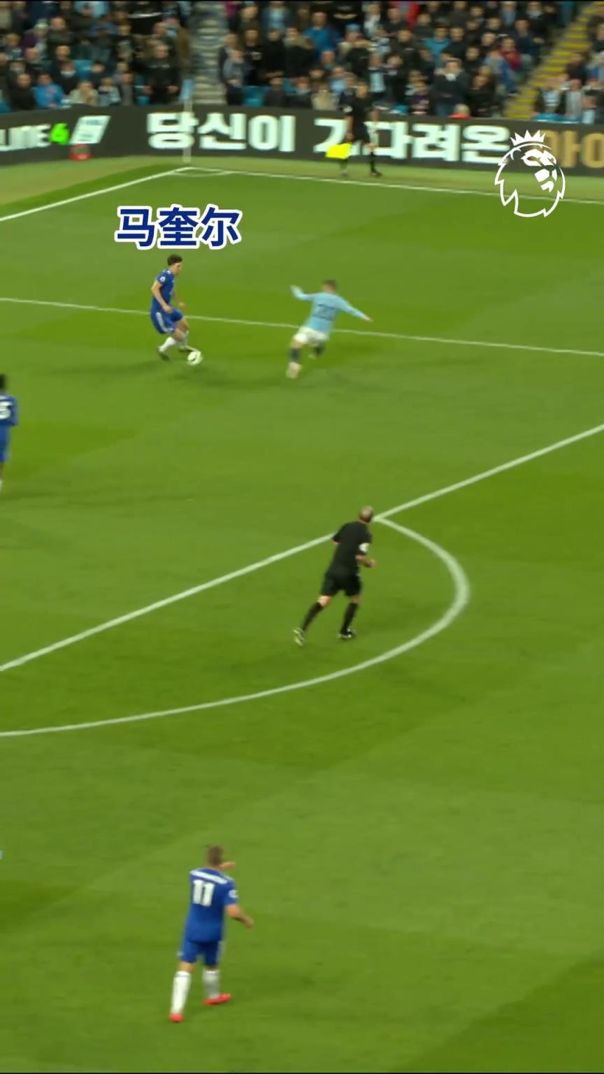 不是在演,是真会踢!马奎尔踢边锋实战效果演示!