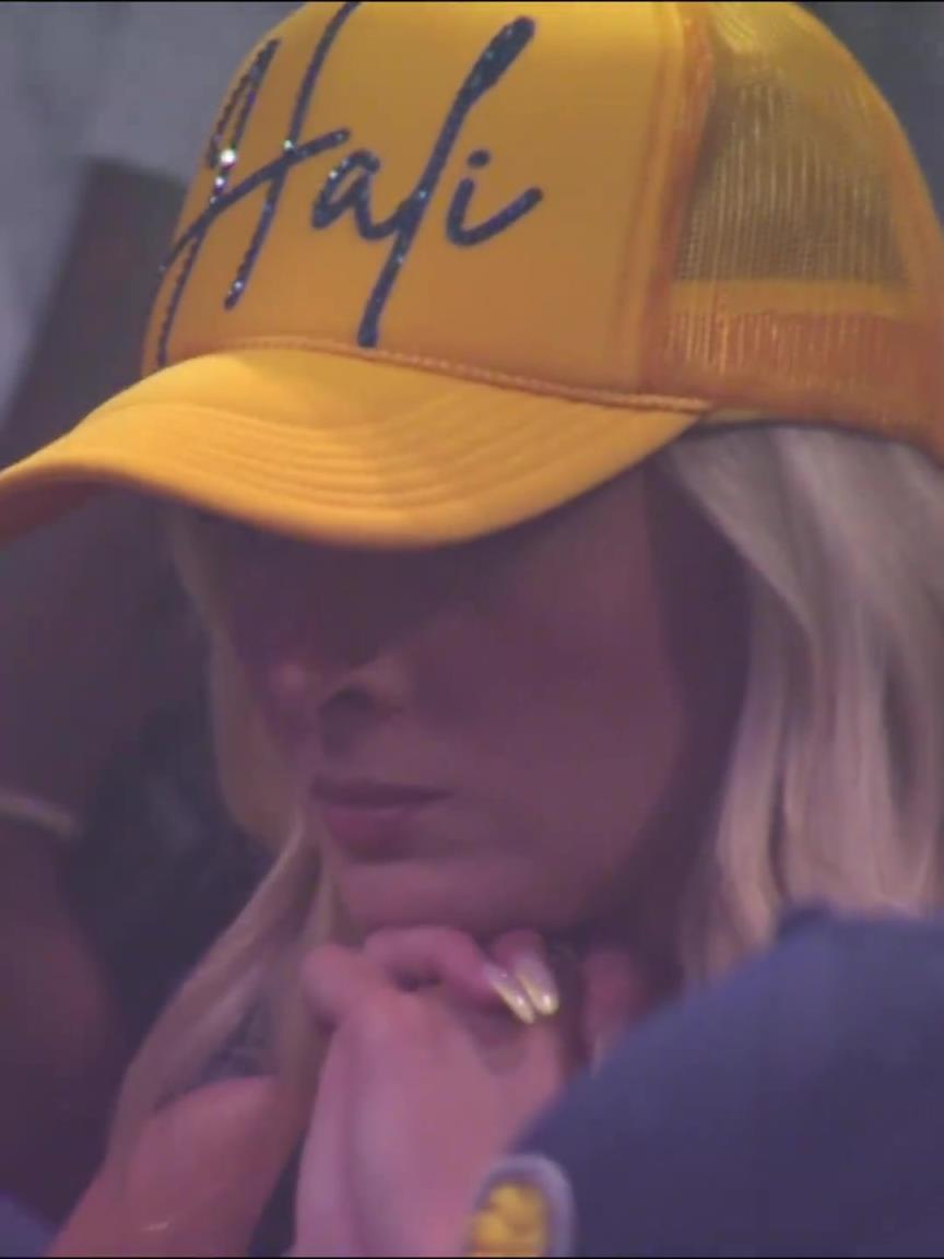 哈利伯顿遭遇重伤!女朋友看台上心都碎了