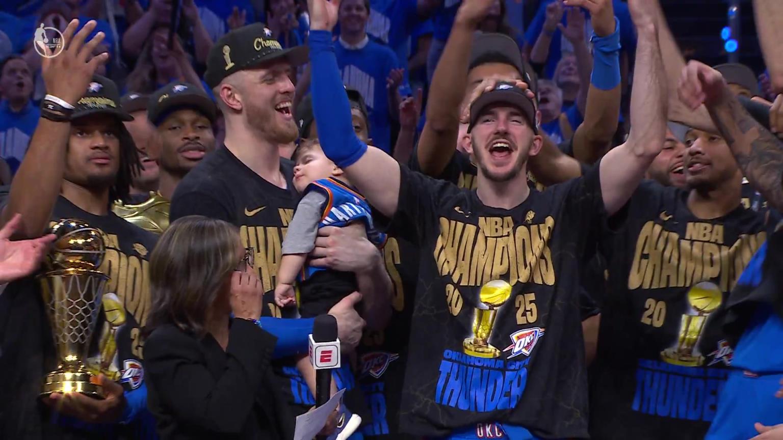 冠军基因!夺生涯第二冠的卡鲁索颁奖仪式上接受全场球迷欢呼