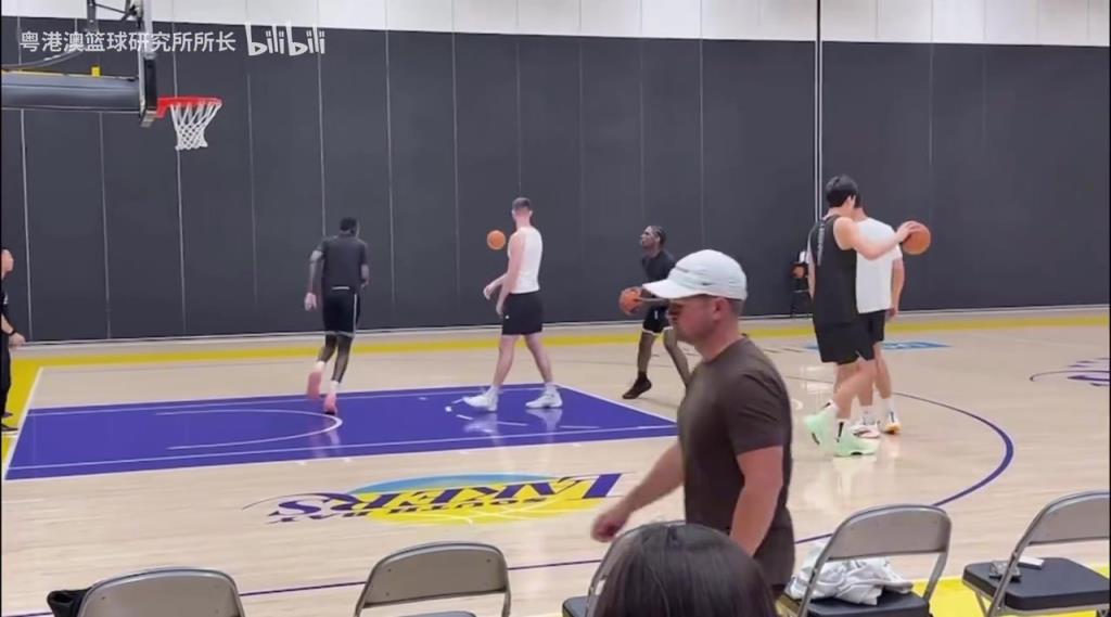 距离选秀越来越近了!杨瀚森:手大就是可以为所欲为!