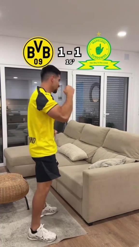 太真实了!球迷恶搞:多特球迷看球队vs马梅洛迪日落现状!