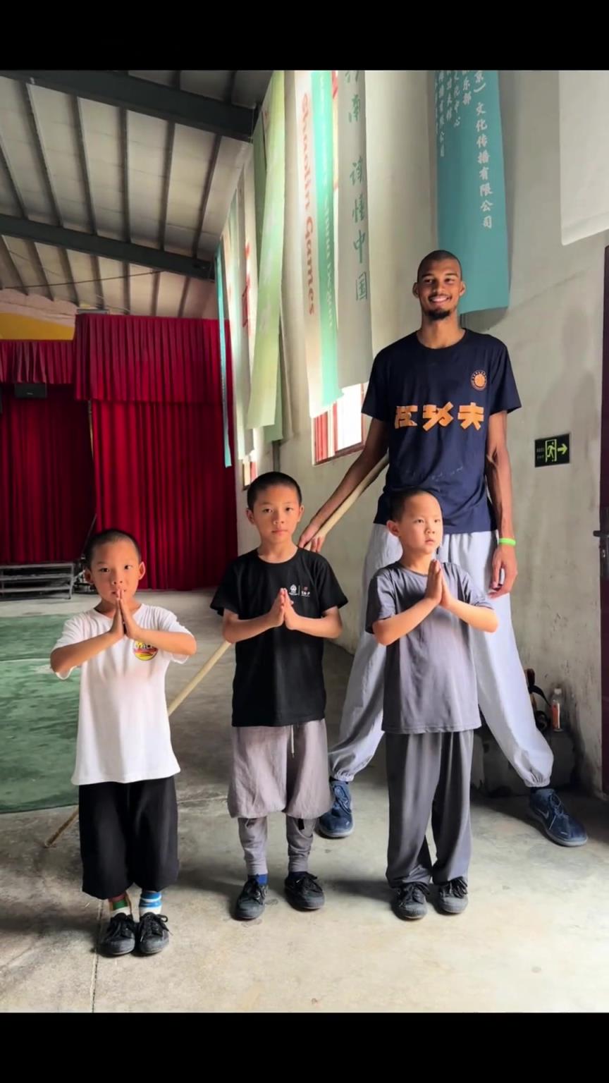 少林寺师父晒视频:少林童子功震惊了文班亚马!