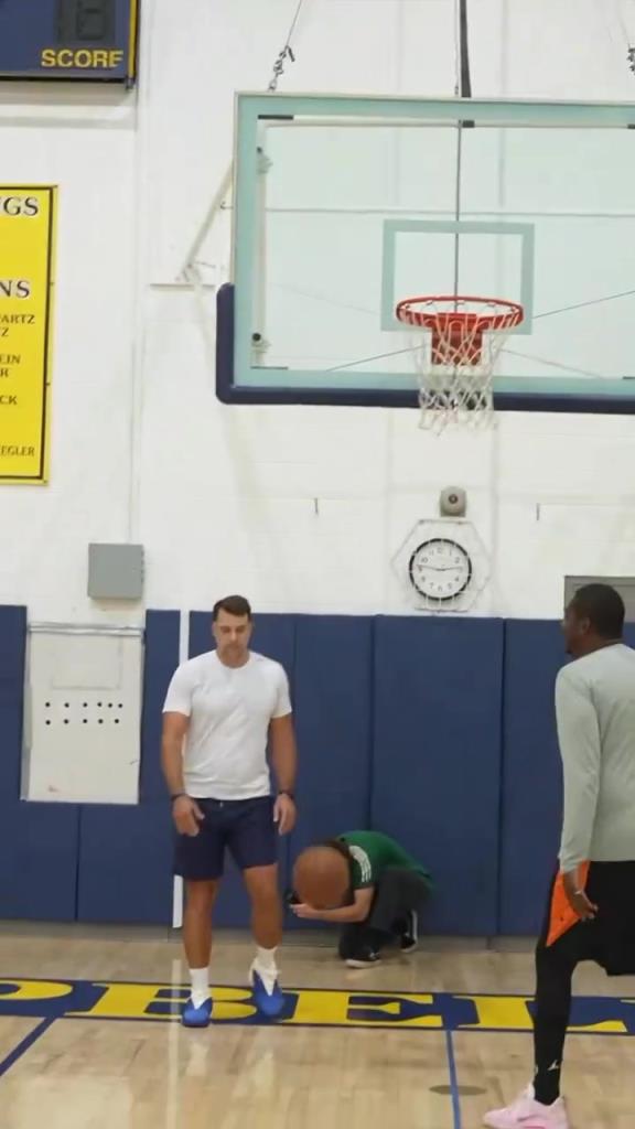 早有伏笔?KD和小贾此前曾一起训练!这下小贾可以好好进步了!