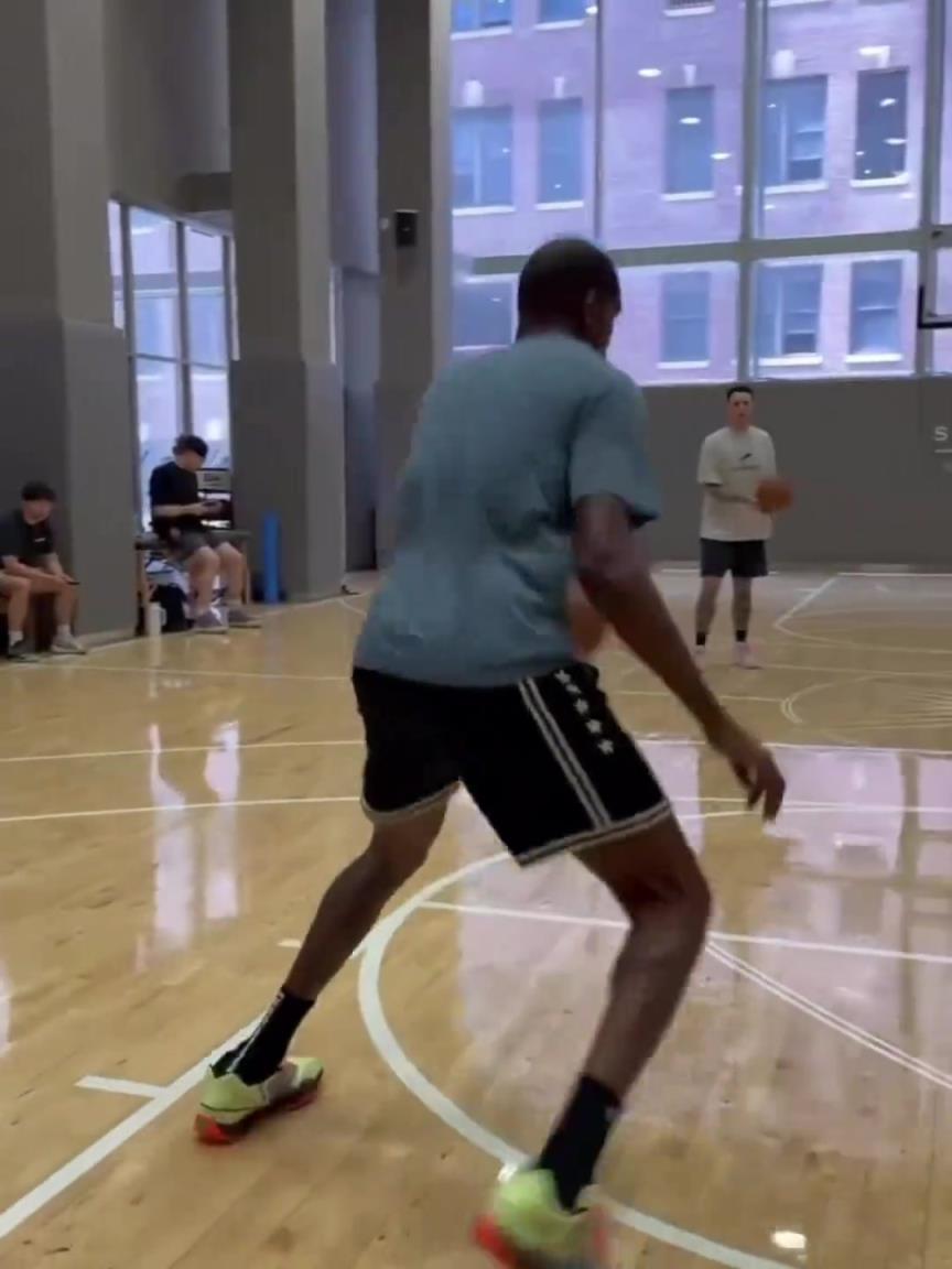 大小王恢复训练！詹姆斯杜兰特近期在同一场地训练