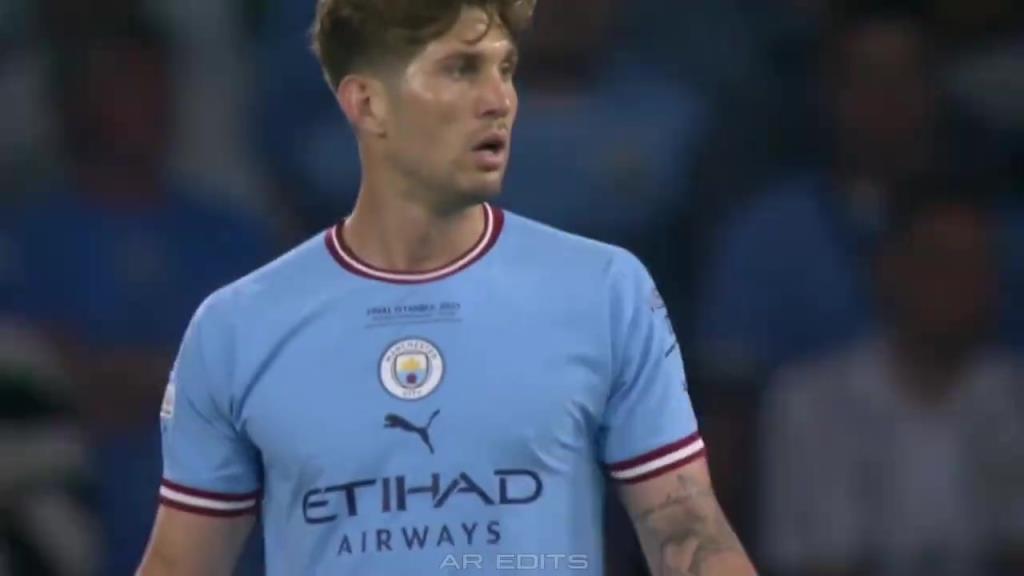 这是贝肯鲍尔吗?当年欧冠决赛上惊艳众人的斯通斯,完美改造啊!